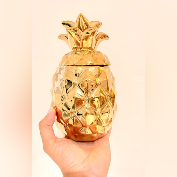 NWOT Gold Pineapple Candle - Palm Gardens - Picture 3 of 3